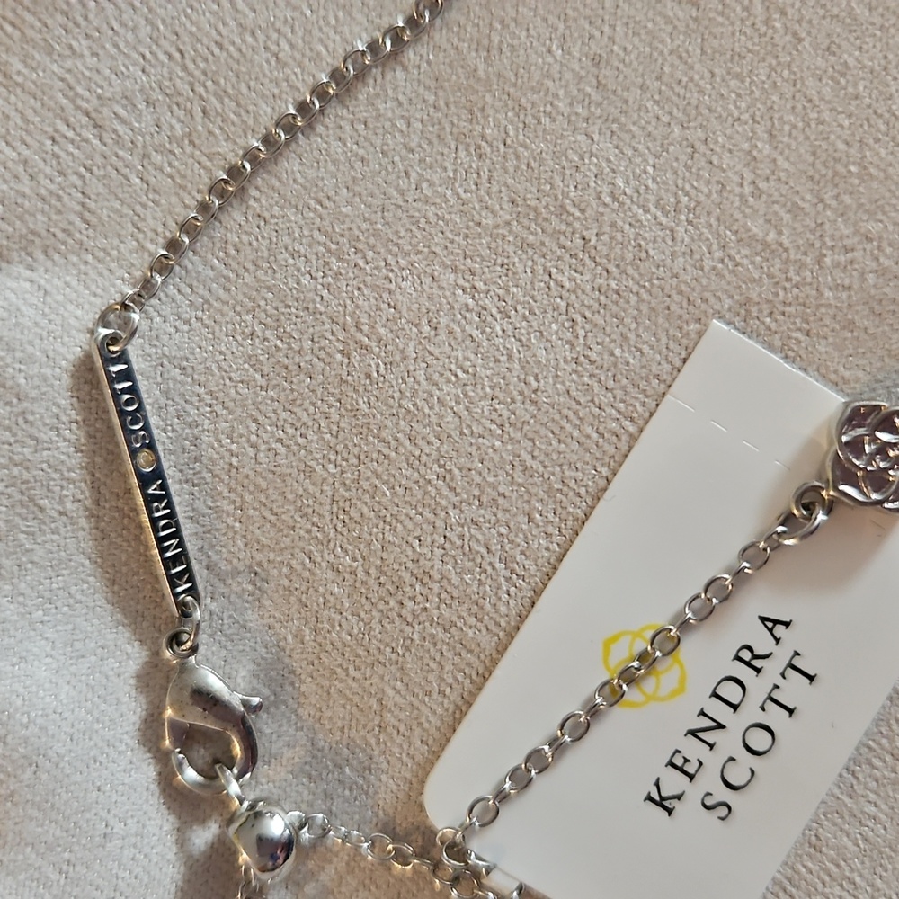 Kendra Scott NWT Phoebe Necklace,dainty🩶 andGift Bag,box,elastic bow,soft pouch - Picture 5 of 7